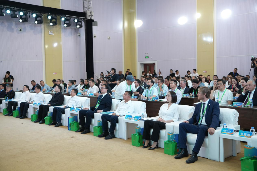 2025年鄂托克旗第二届国际螺旋藻产业发展大会暨第五届《中欧地理标志协定》互认产品推广洽谈会开幕