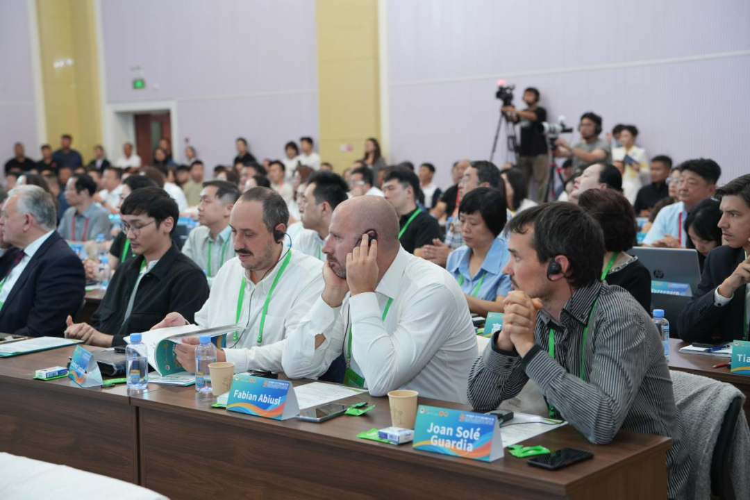 2025年鄂托克旗第二届国际螺旋藻产业发展大会暨第五届《中欧地理标志协定》互认产品推广洽谈会开幕