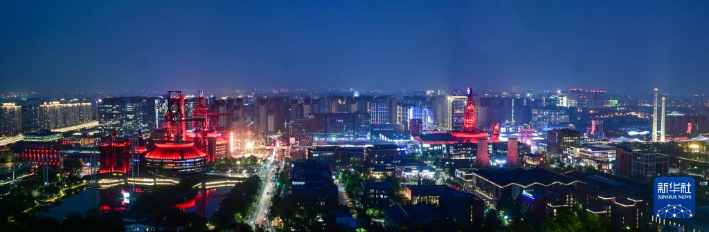 夜探服贸会“首钢小镇”