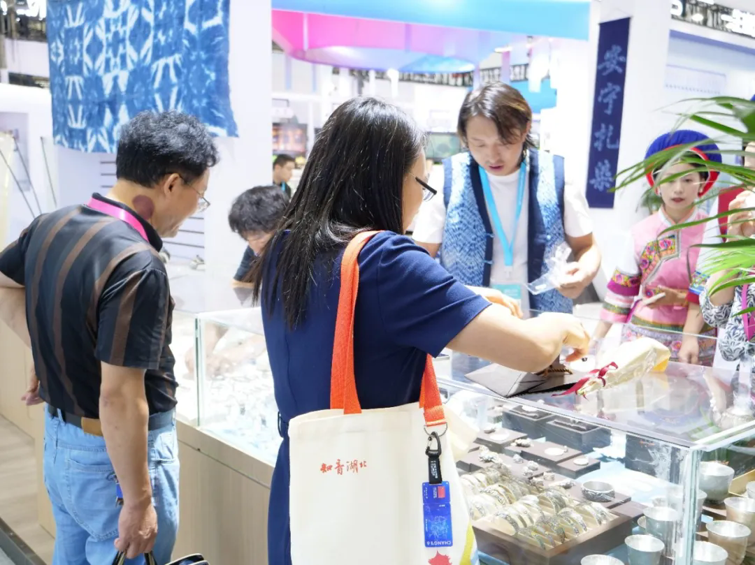 这场博览会，就是“诗与远方”的合订本