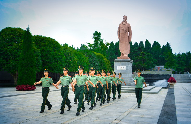 铭记“九一八” 武警重庆官兵在杨闇公烈士陵园开展主题教育