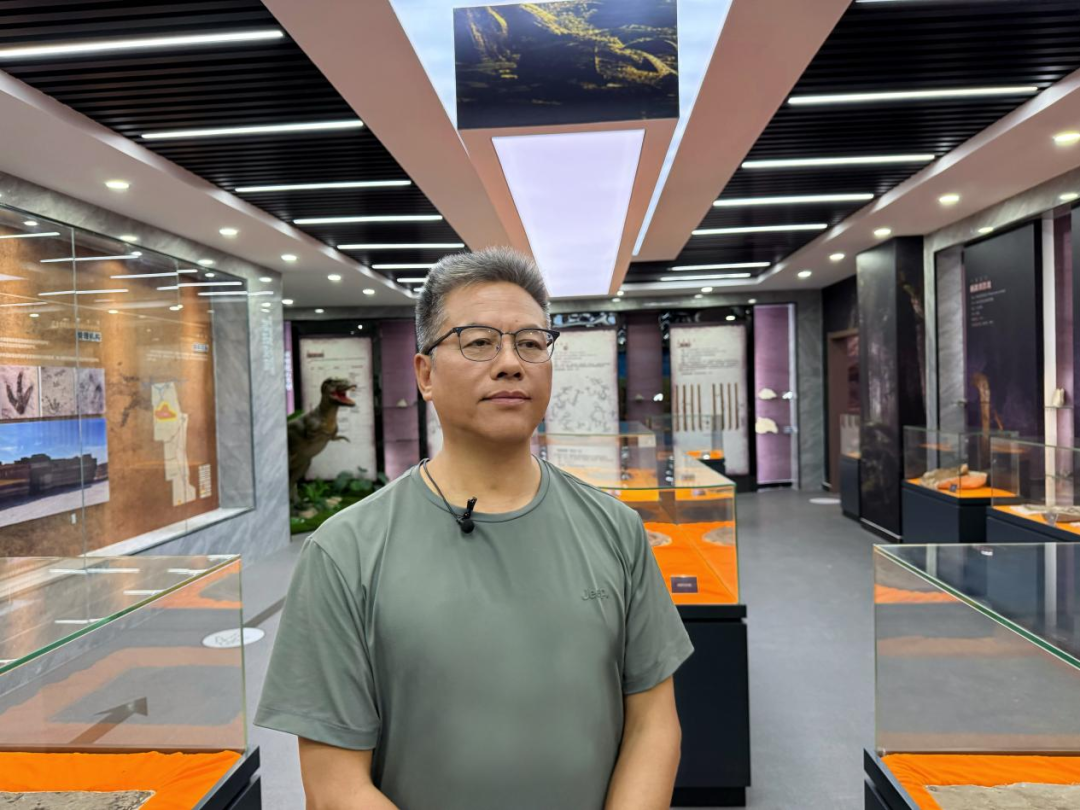 鄂托克旗藏“双最”!世界最快、中国最长恐龙行迹引专家组团研讨 鄂托克旗藏“双最”!世界最快、中国最长恐龙行迹引专家组团研讨