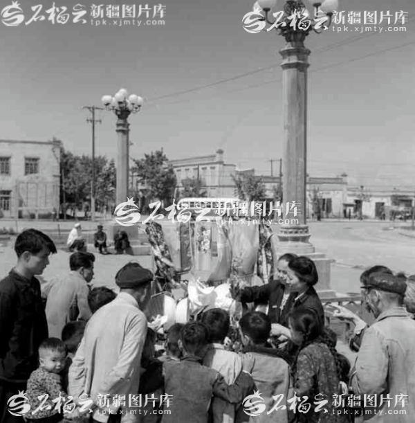 照片里的新疆 丨从流动售货到一站式购物