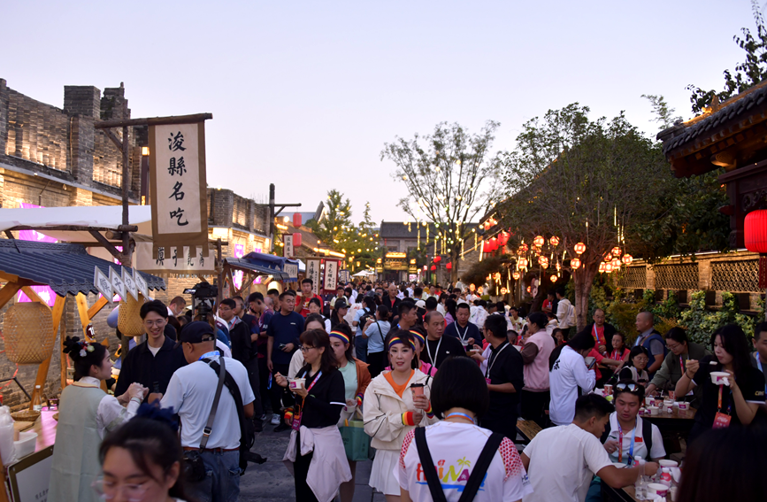 浚县古城夜景。赵强摄