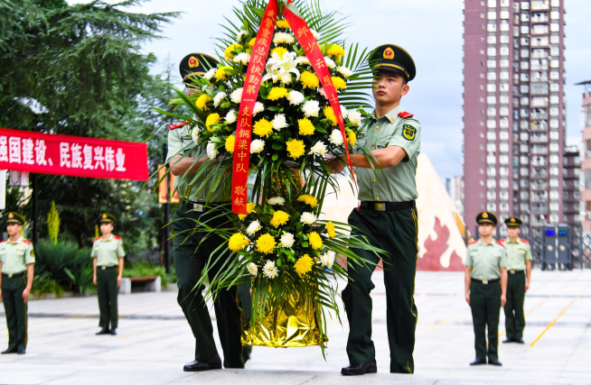 武警重庆总队官兵走进邱少云烈士纪念馆，以忠诚致敬英魂