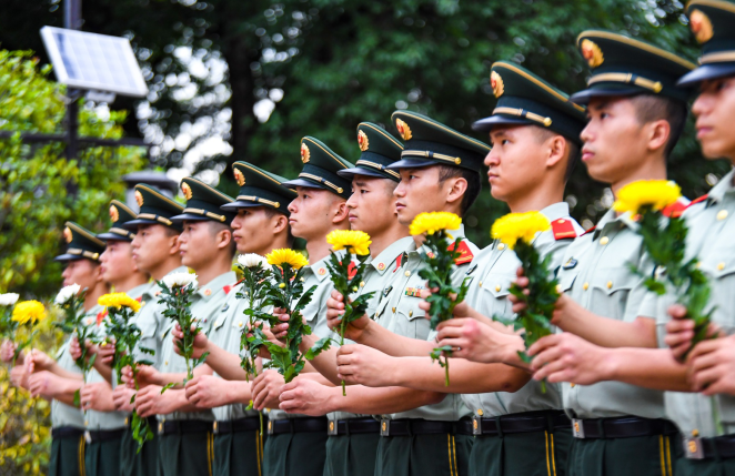 武警重庆总队官兵走进邱少云烈士纪念馆，以忠诚致敬英魂