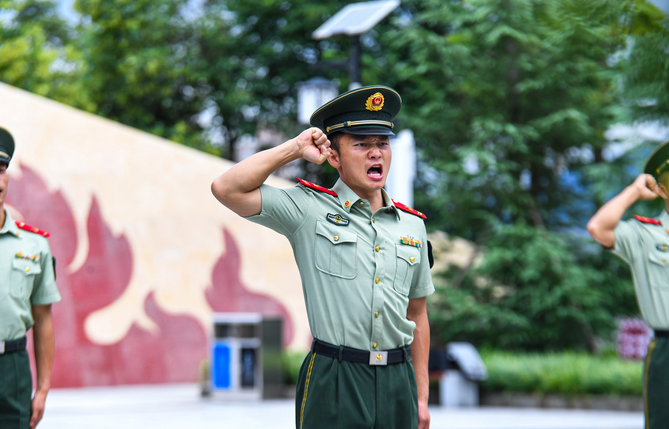 武警重庆总队官兵走进邱少云烈士纪念馆，以忠诚致敬英魂