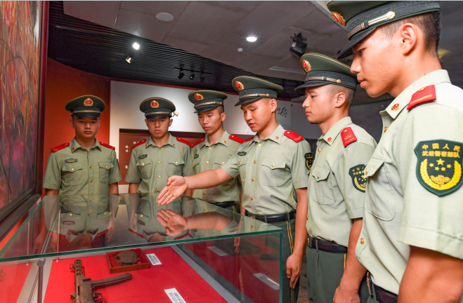 武警重庆总队官兵走进邱少云烈士纪念馆，以忠诚致敬英魂