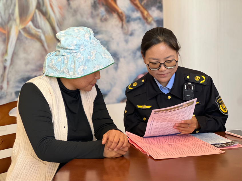 从大学课堂到草原深处:一个00后女孩的“逆行”青春