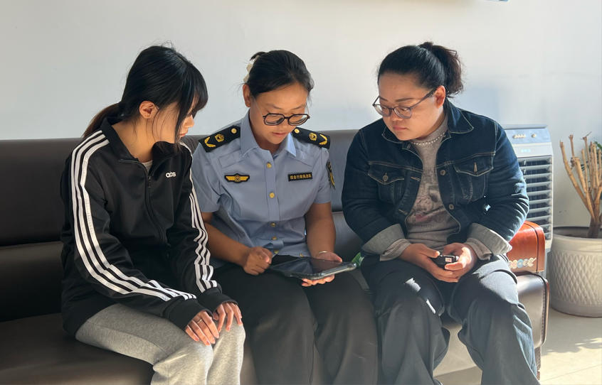 从大学课堂到草原深处:一个00后女孩的“逆行”青春