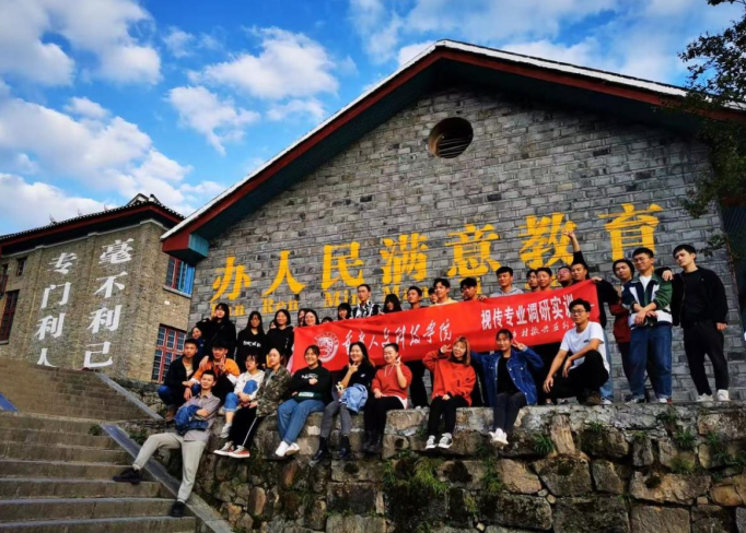 从乡村到国际T台，从课堂到广袤田野，重庆人文科技学院以应用型人才点燃乡村振兴“新引擎”