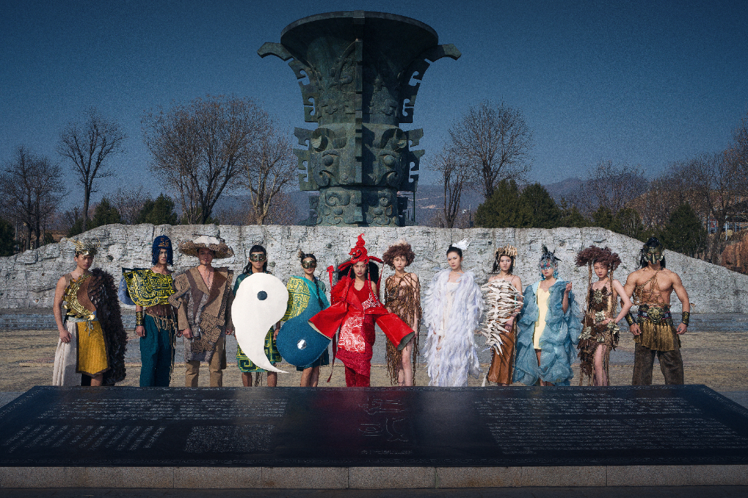 《周原衣语服饰秀》荣获美国缪斯设计奖铂金奖! B0005450.jpg