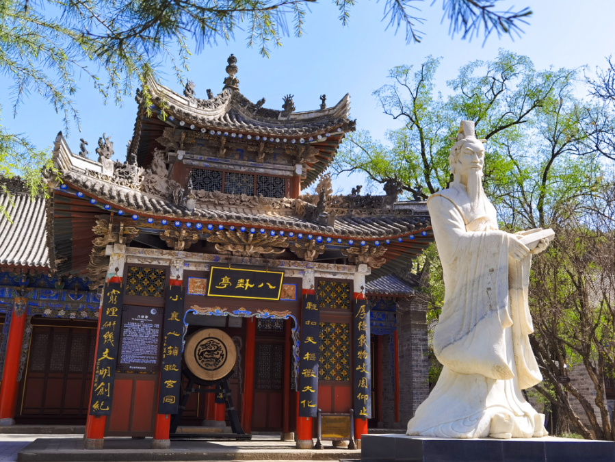 《周原衣语服饰秀》荣获美国缪斯设计奖铂金奖! b32c6da09dc19f42e409679cac0d44af.png