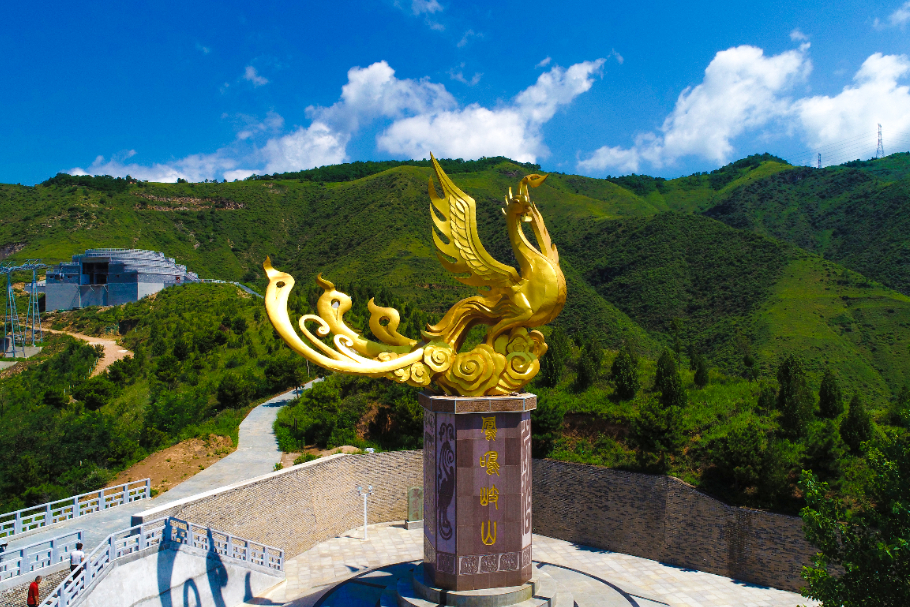 《周原衣语服饰秀》荣获美国缪斯设计奖铂金奖! 凤凰山3.jpg