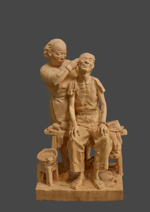 龚吉伟 《幸福的温度》 65x55x110cm 雕塑（木雕） 2024年.jpg