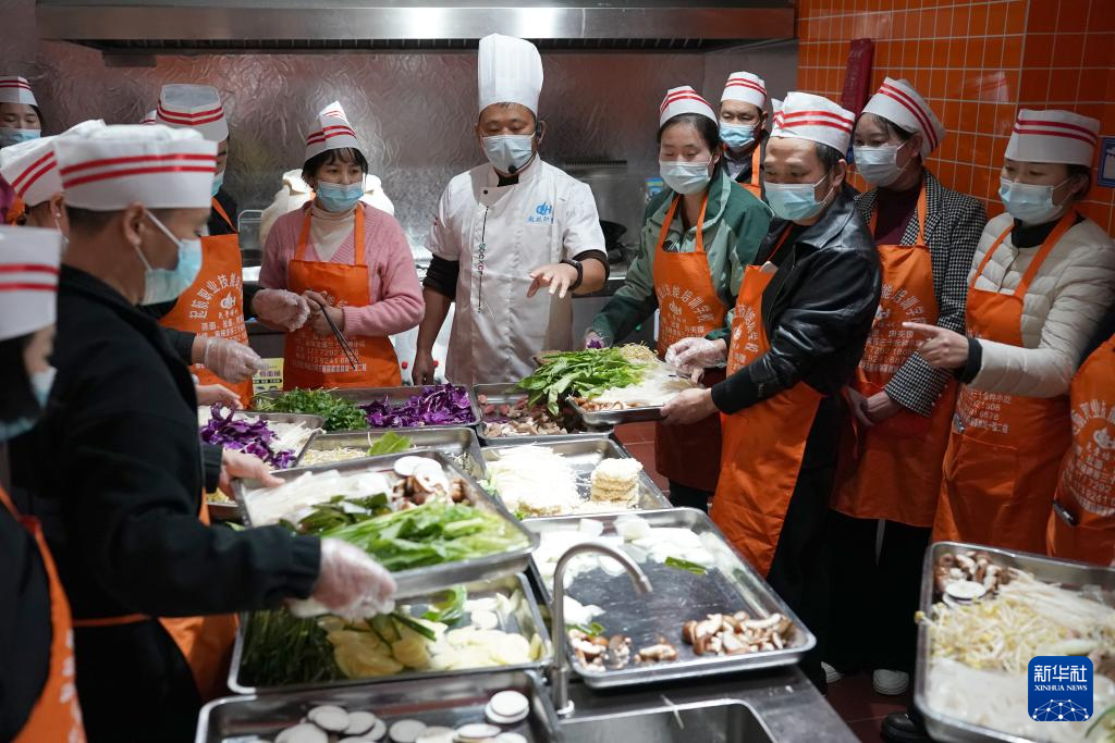 陕西旬阳：职业培训促就业