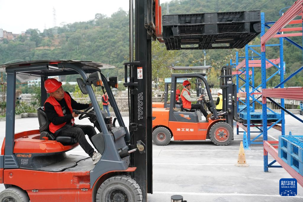 陕西旬阳：职业培训促就业