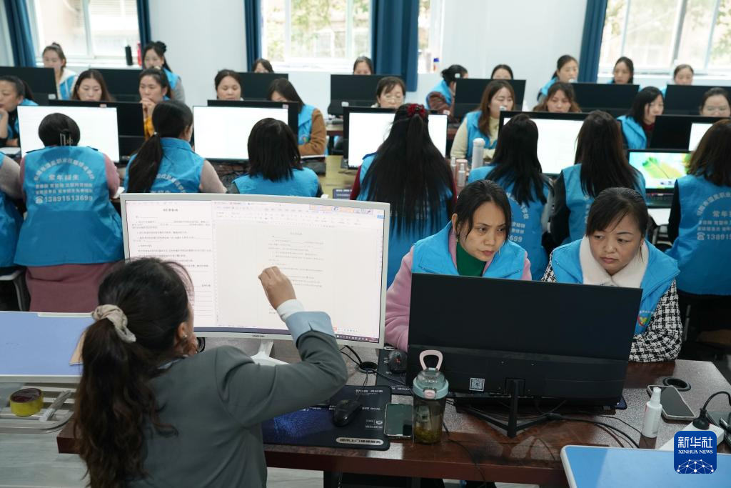 陕西旬阳：职业培训促就业