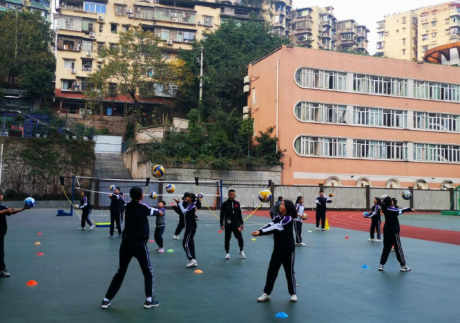 美好教育看得见|奥运冠军当老师，重庆这所学校的体育课不只教“输赢”