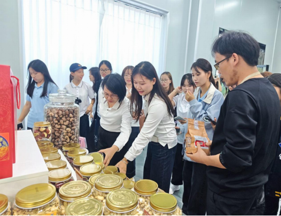 广西经贸职院学子走进边关厚植家国情怀