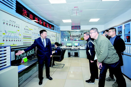 济南地铁“大脑”首次亮相 一“网”撑起八条线