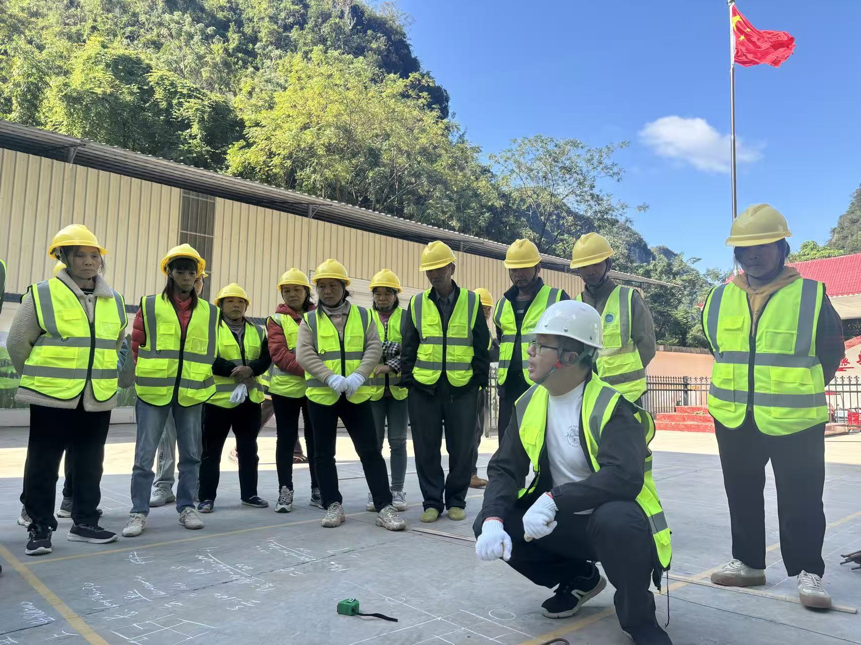 广西建院:送技下乡帮扶助振兴