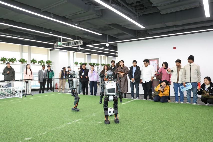 【2025打卡中国】外国网红点赞“Amazing郑州”:在这里看见未来中国的模样