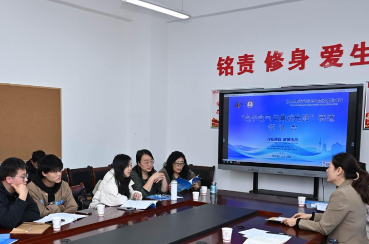 2025年西安市职业院校技能大赛开幕 千余名技能英才古城竞技