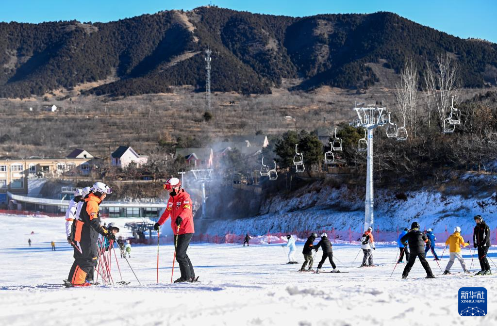 燕山脚下 冰雪经济持续升温