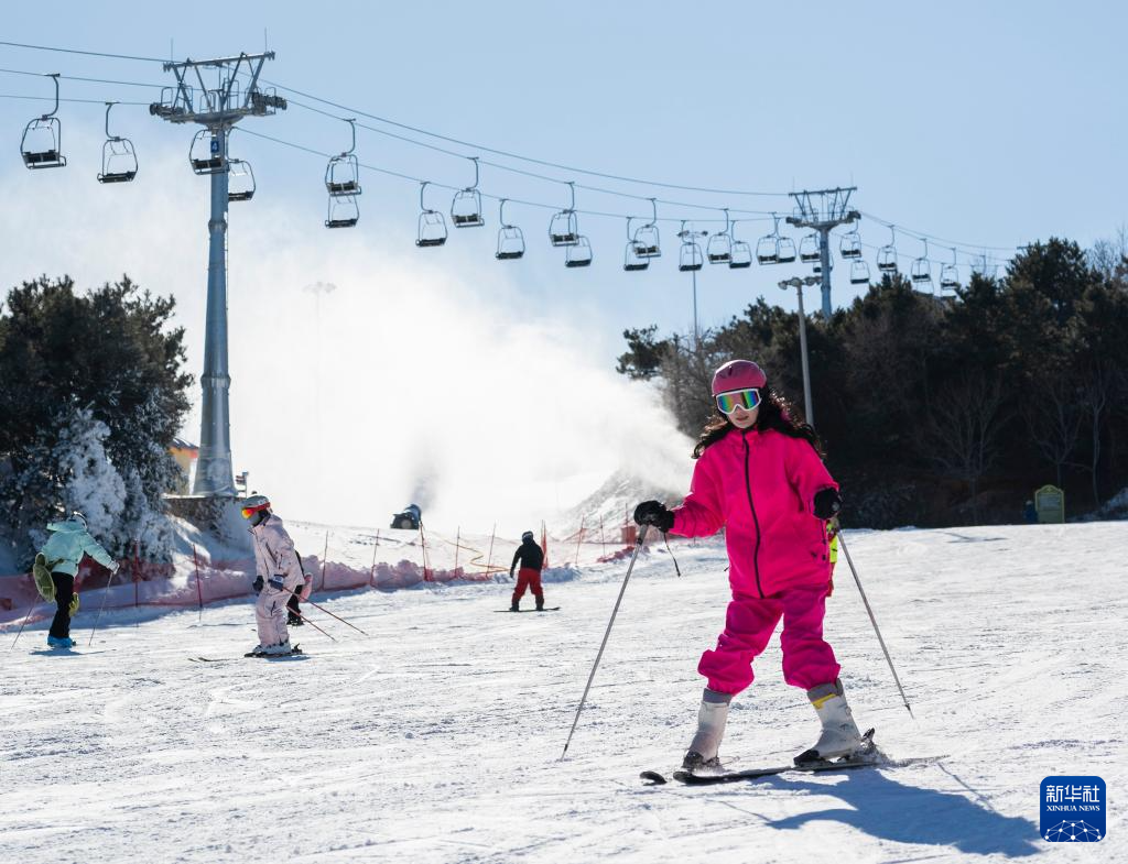 燕山脚下 冰雪经济持续升温