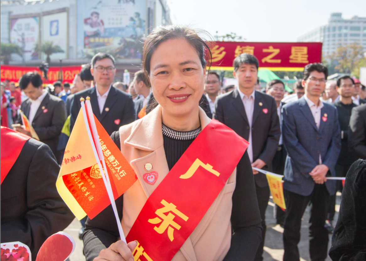 31年公益路，她用脚步丈量爱心