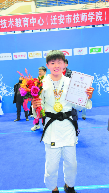 安徽柔道 “破冰”夺冠