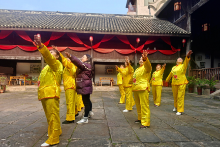 重庆綦江：一线履职心连心 服务群众实打实