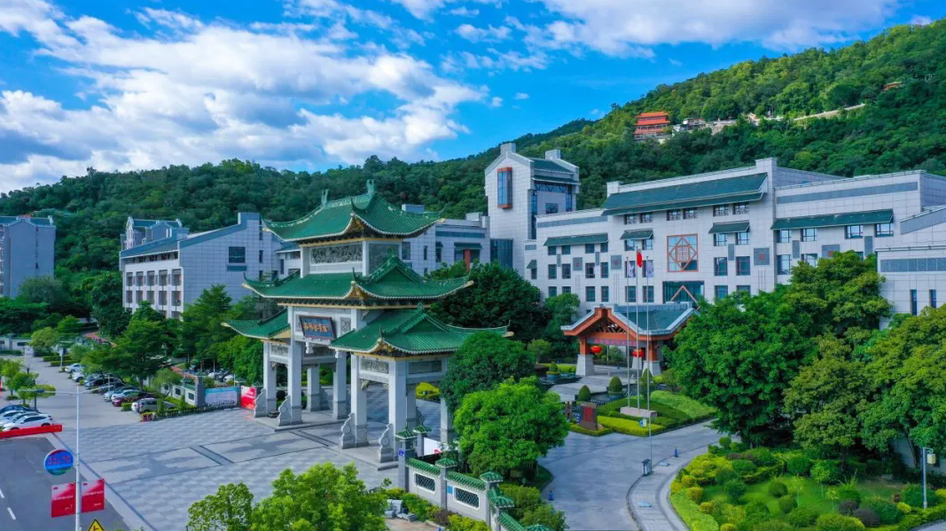 来揭阳就对了!玩什么吃什么看这里→ a7e219ef3175484adaac54fc16d0ae00.png