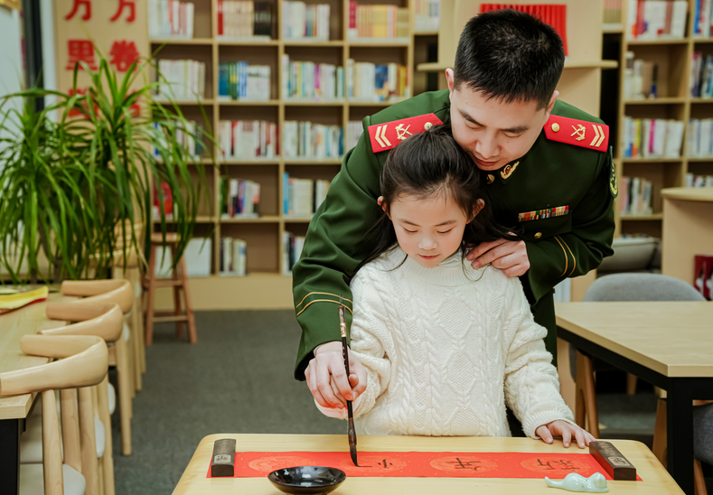 军营里的全家福，定格最美幸福瞬间