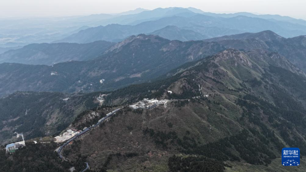 登高揽胜品衡山