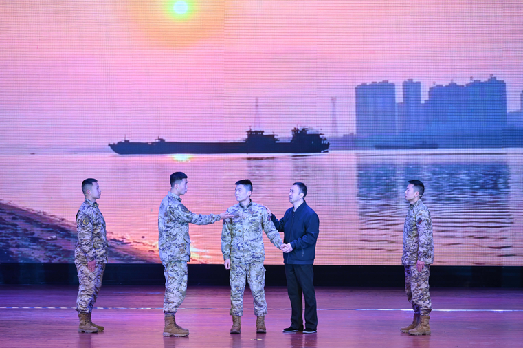 武警重庆总队以情景剧创新警示教育模式