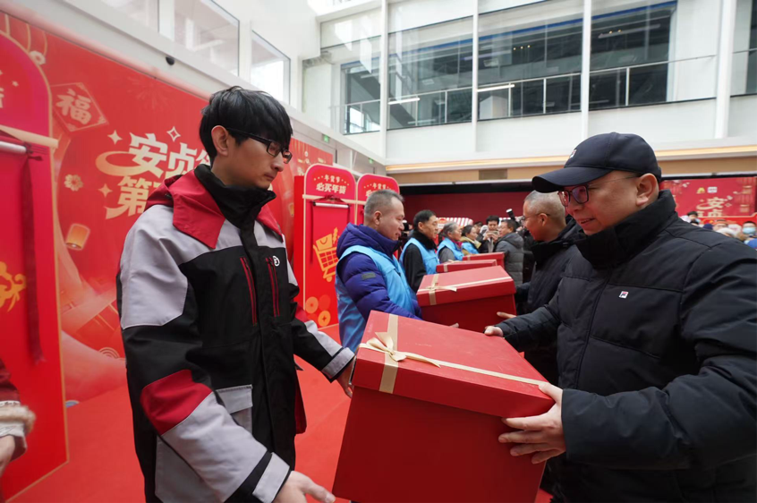 “年货专列”进站 年味直达家门口 北京朝阳安贞第五届年货节温情启幕