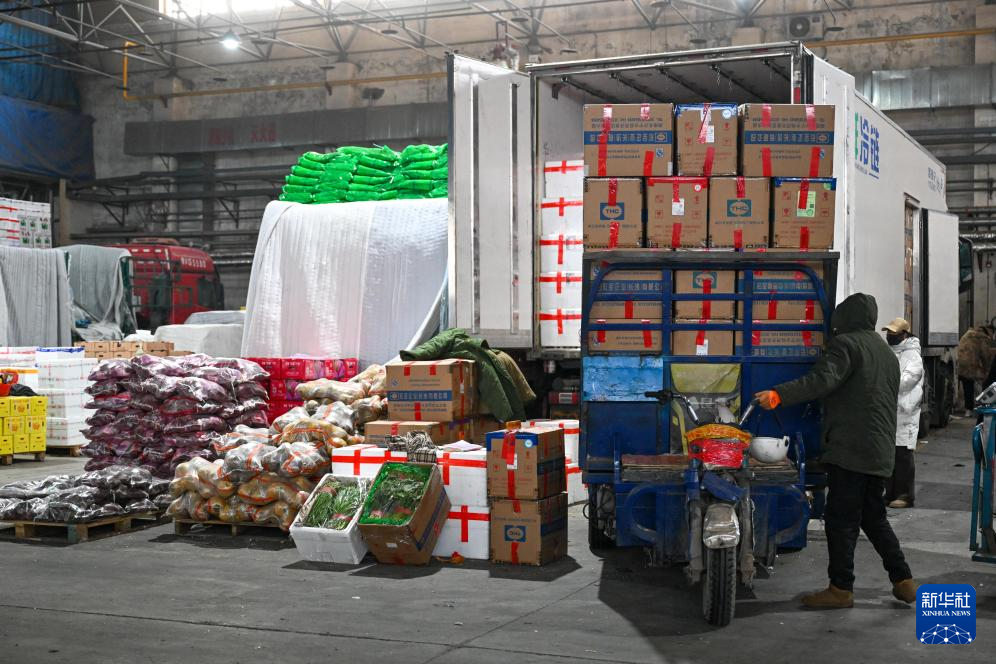 寒潮中新疆“菜篮子”供应充足