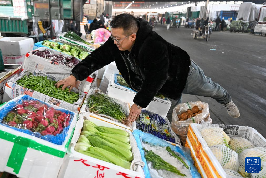 寒潮中新疆“菜篮子”供应充足