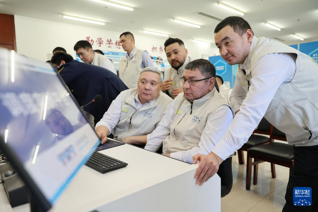 天津:“洋徒弟”来华求取“轨道经”