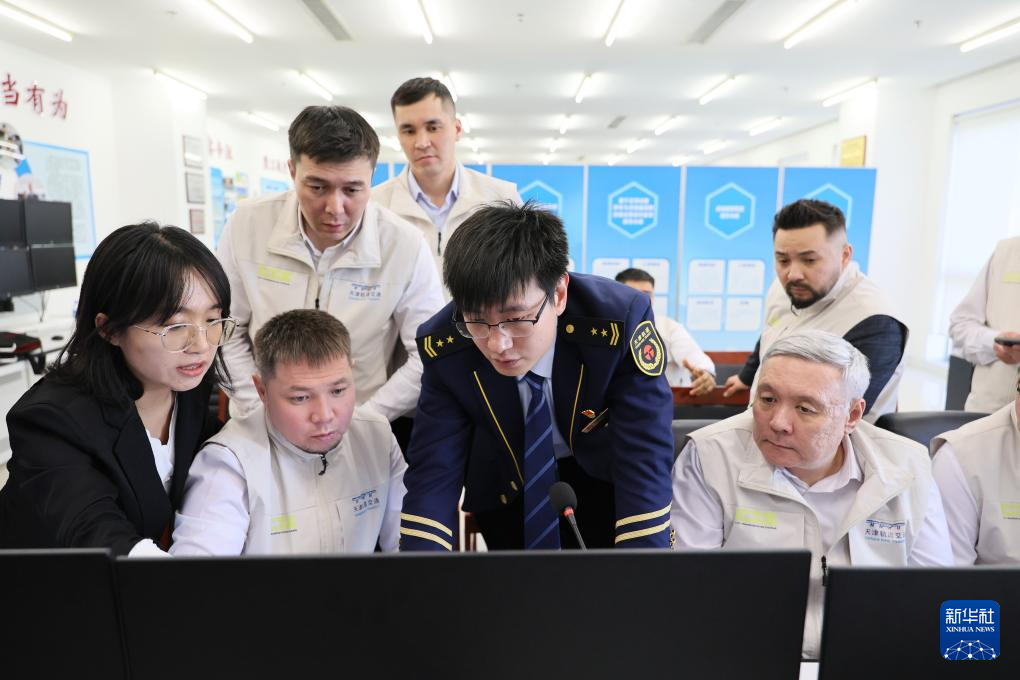 天津:“洋徒弟”来华求取“轨道经”