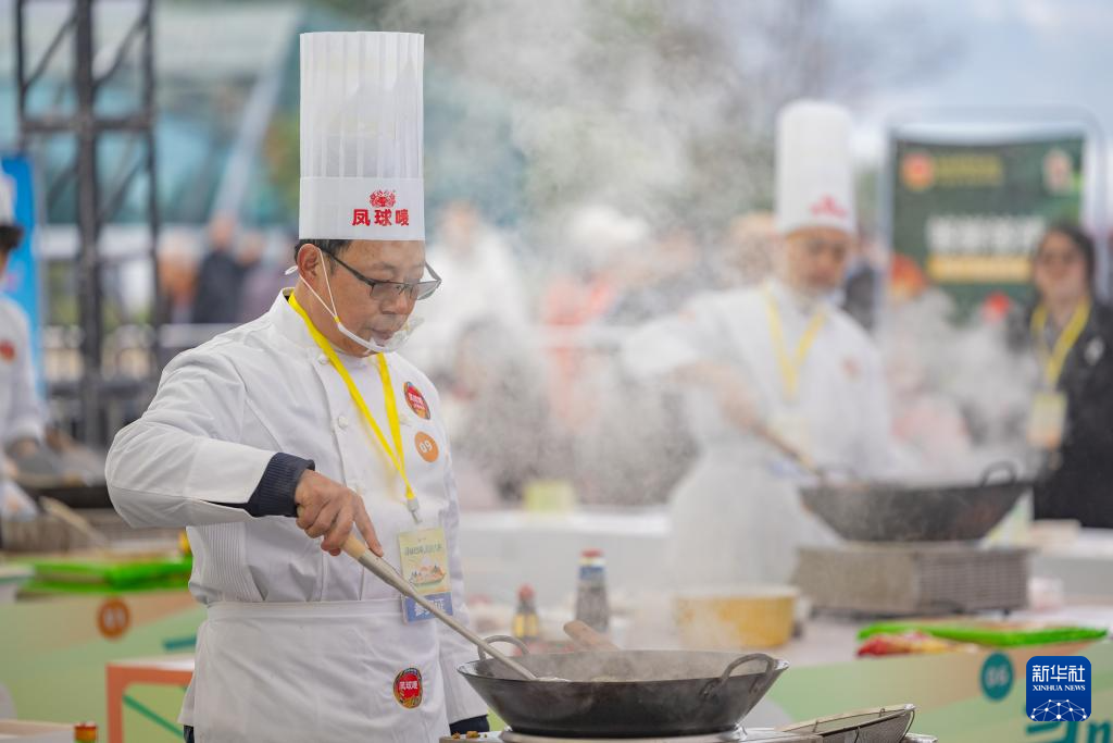 重庆巴南:特色展销人气旺 激发消费新活力
