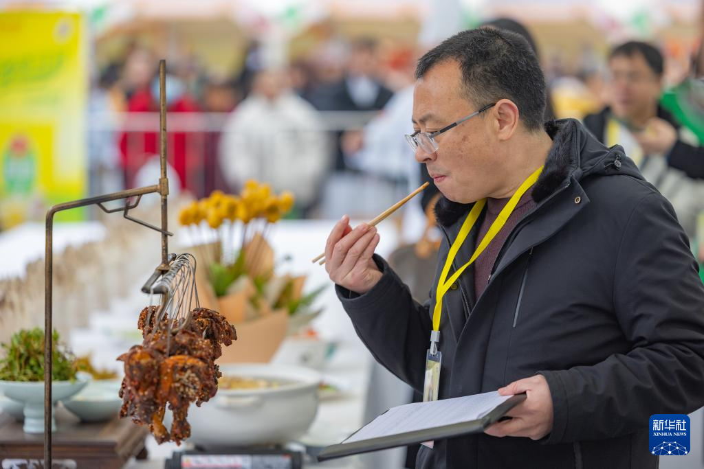 重庆巴南:特色展销人气旺 激发消费新活力