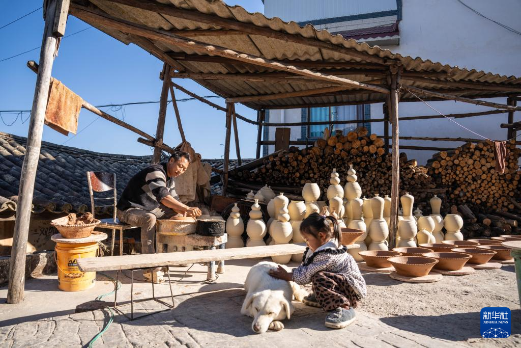 云南临沧碗窑村:探索“陶旅”融合发展之路