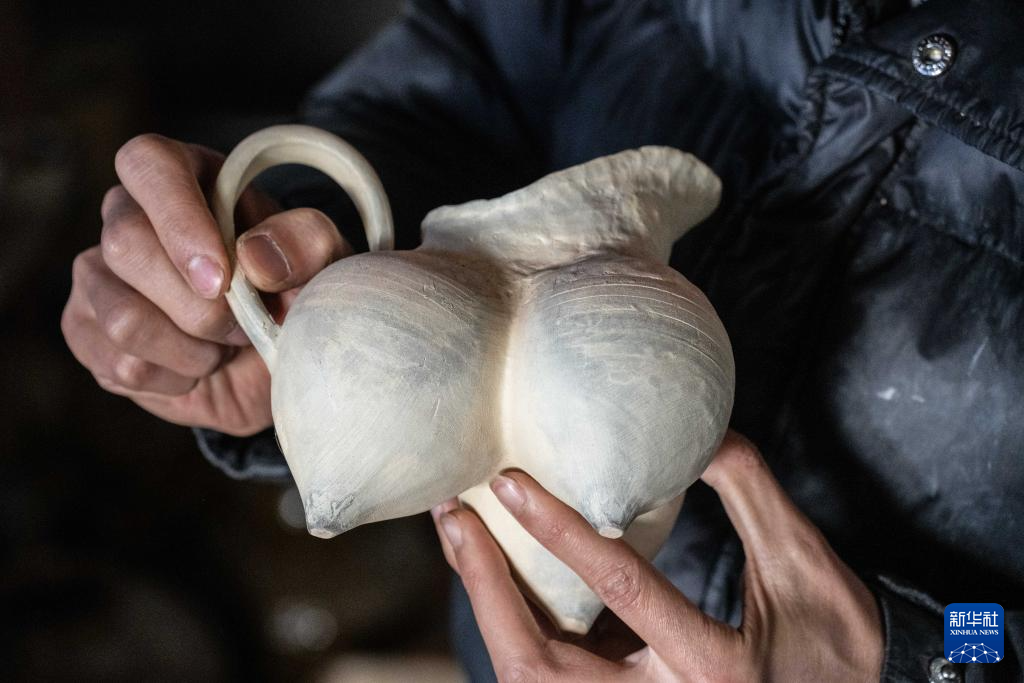 云南临沧碗窑村:探索“陶旅”融合发展之路