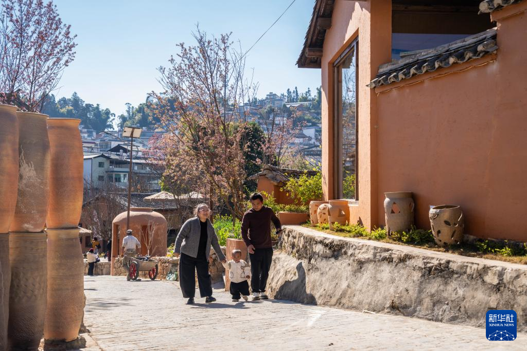 云南临沧碗窑村:探索“陶旅”融合发展之路