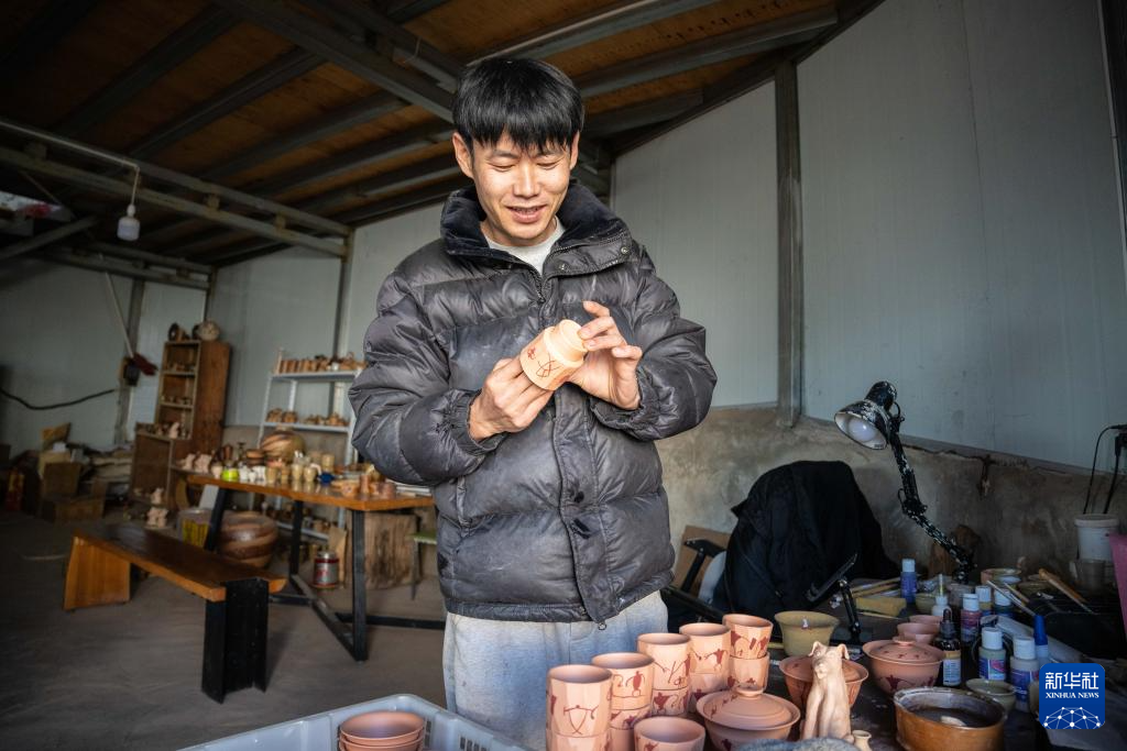 云南临沧碗窑村:探索“陶旅”融合发展之路