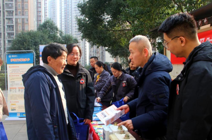 重庆合川：多方联动送服务 “红岩燃小兵”筑牢社区冬季用气安全防线