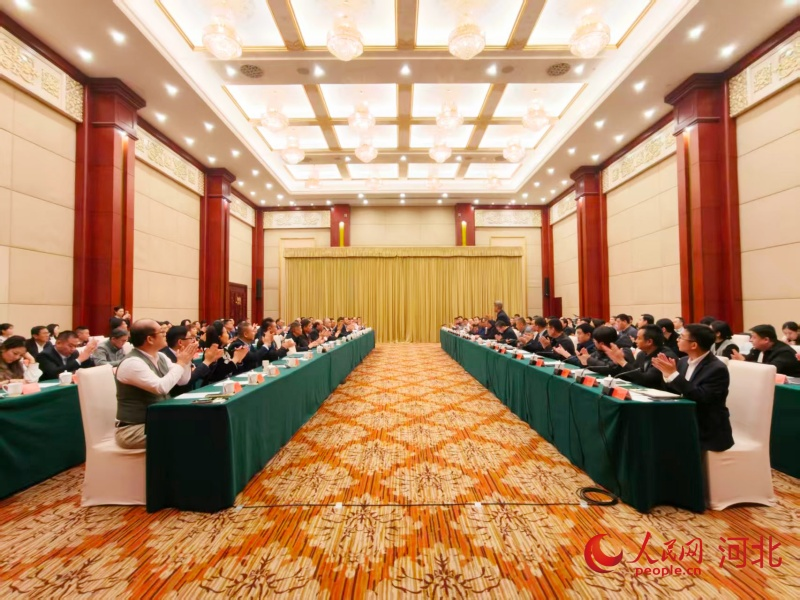 “共享智造”何以成河北两会热词? 1月27日,河北省特色产业集群企业与省政协港澳委员、海外侨胞代表对接会在石家庄举行。人民网记者 朱延生摄